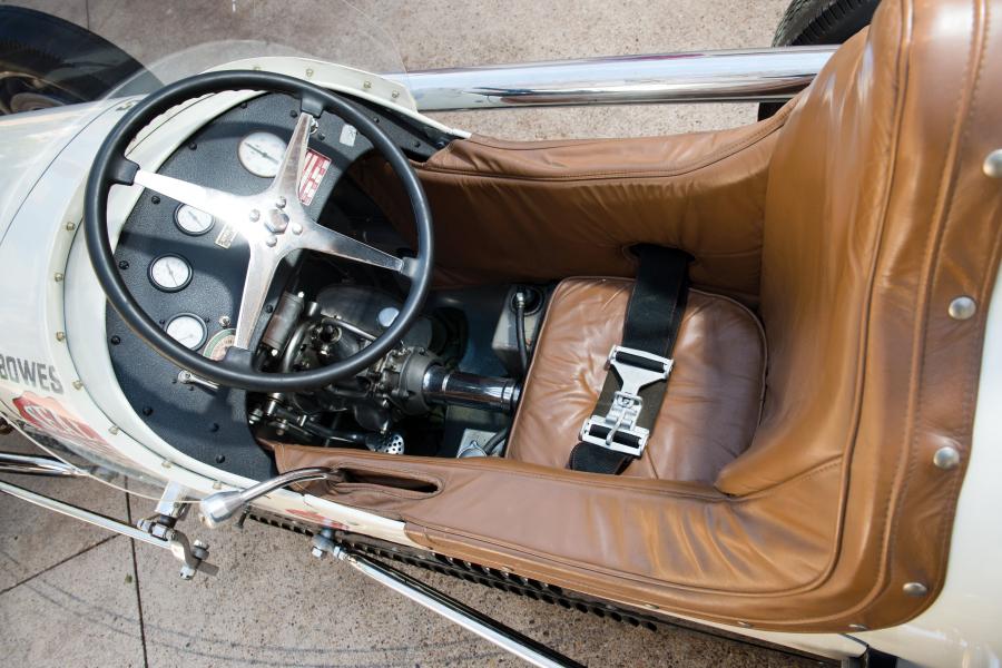 Интерьер Kurtis Kraft Offenhauser 1952 года  (фото 6 из 7)